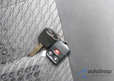 2004 Ford Escape Xlt z USA, uszkodzony, nr VIN 1FMYU03164KA30296